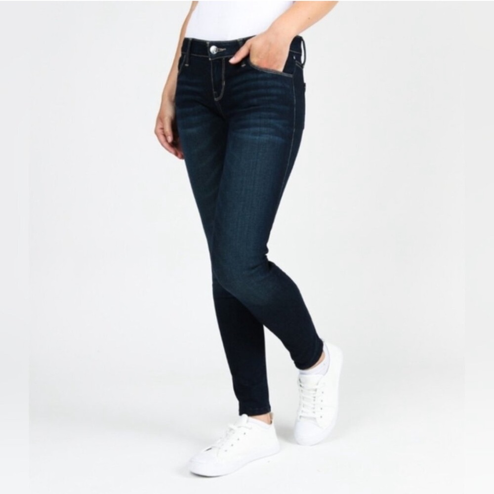 Guess Woman’s Power Skinny Low Rise Blue Jeans  Size 30